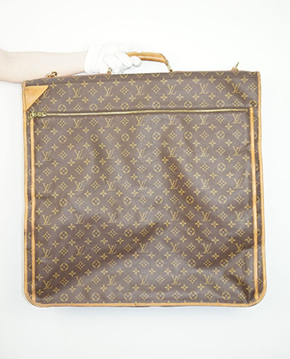 Garment Bag 3 Hangers, front view
